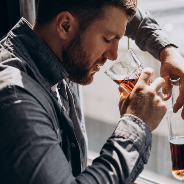 Partner ma wszywkę, ale nie chodzi na terapię – czy to ma sens?