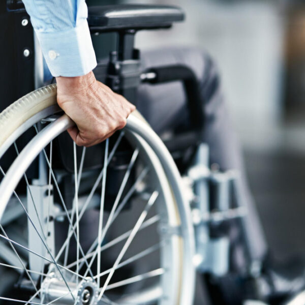 Jakie możliwości dofinansowania wózków inwalidzkich i sprzętu rehabilitacyjnego ma pacjent?