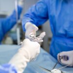 Jak przebiega operacja przepukliny? Przewodnik dla pacjenta krok po kroku