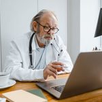 Wizyta u lekarza bez wychodzenia z domu. Co telemedycyna zmienia dla osób z ograniczoną mobilnością?